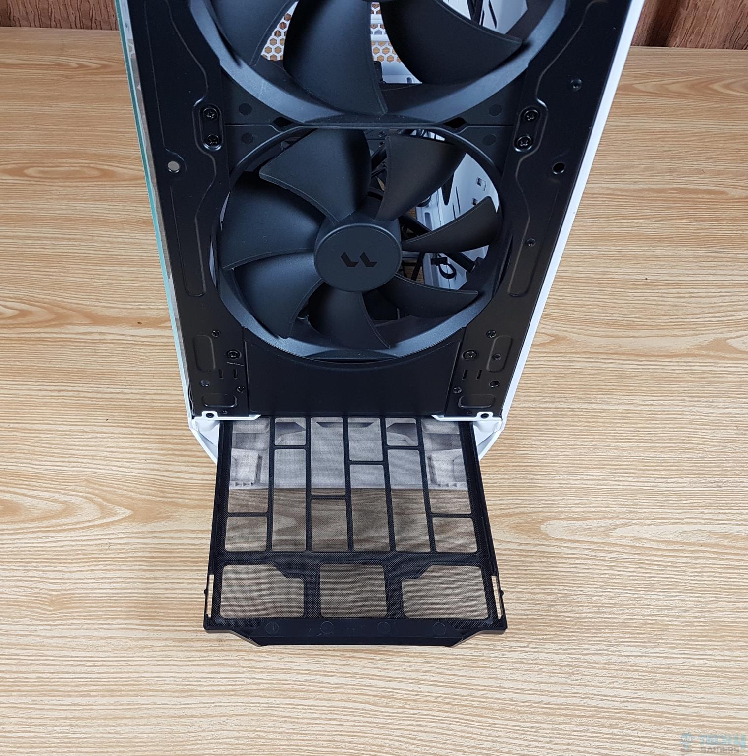 Fractal Design Torrent White TG Clear Tint PC Case — Taking out the bottom dust filter
