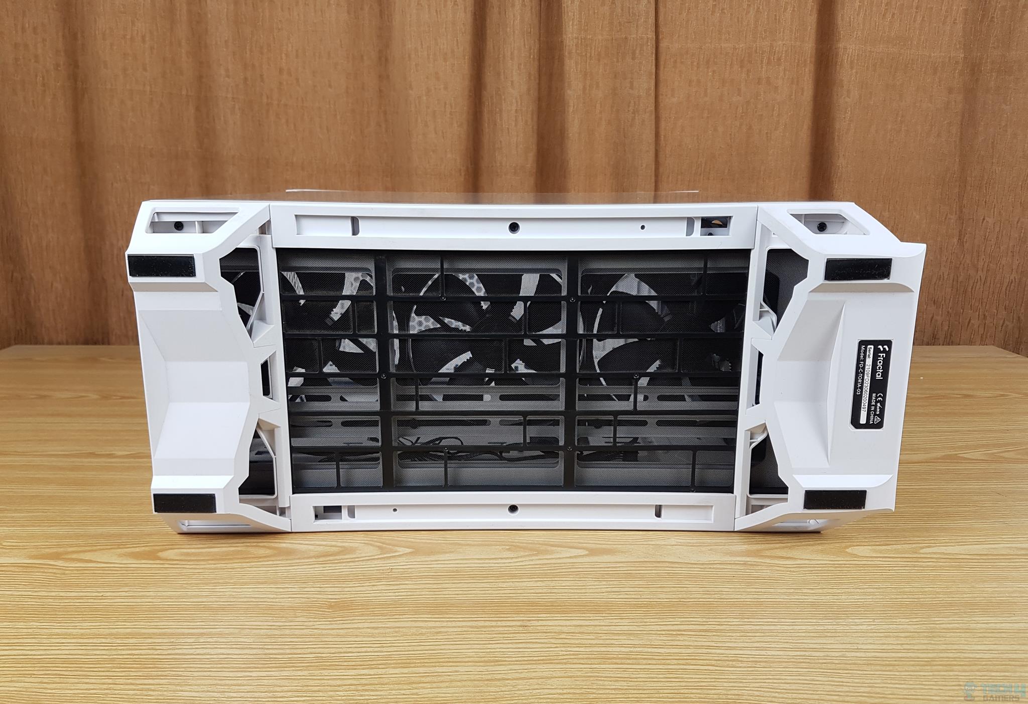 Fractal Design Torrent White TG Clear Tint PC Case — The feet of the case