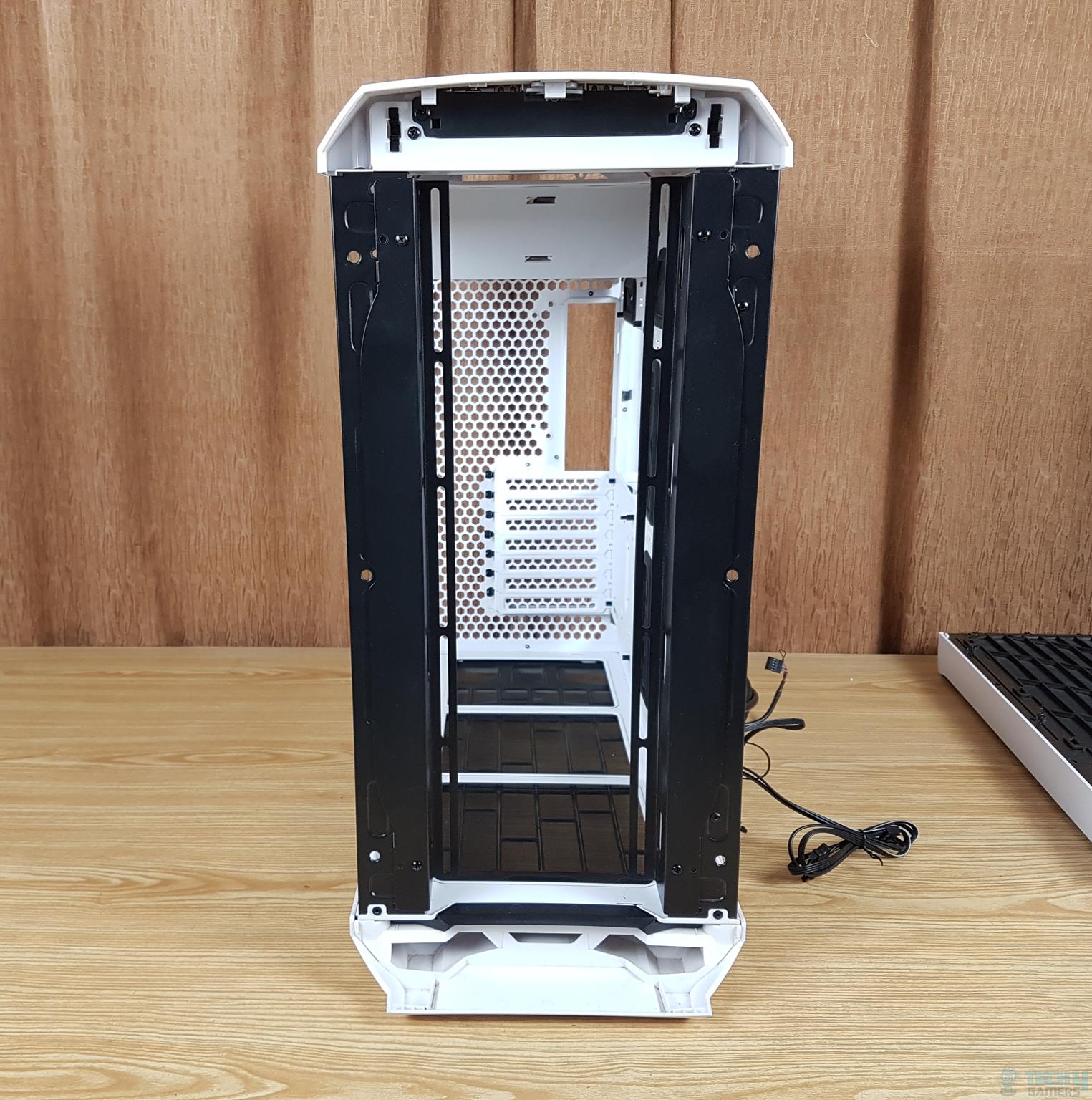 Fractal Design Torrent White TG Clear Tint PC Case — Fans brackets for 140mm configuration
