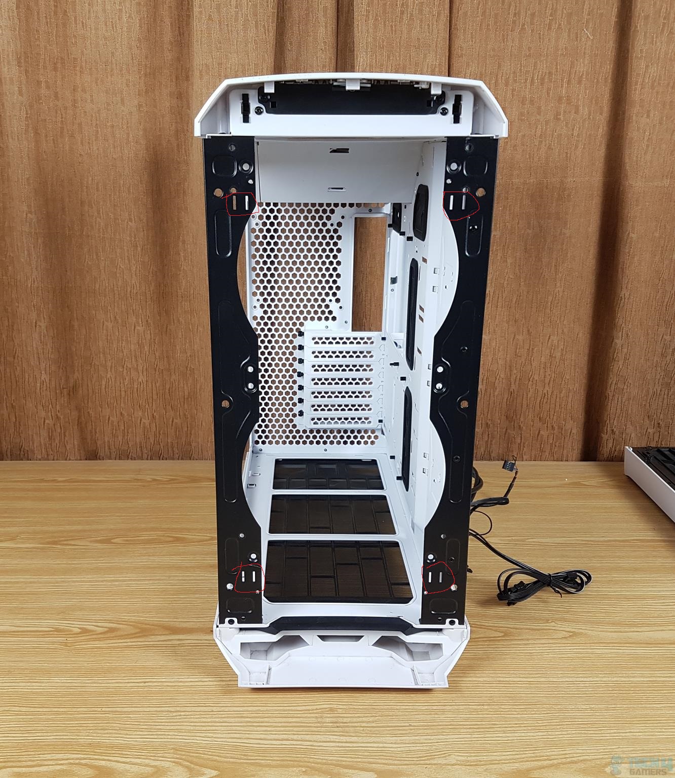 Fractal Design Torrent White TG Clear Tint PC Case — Both front fans's brackets removed