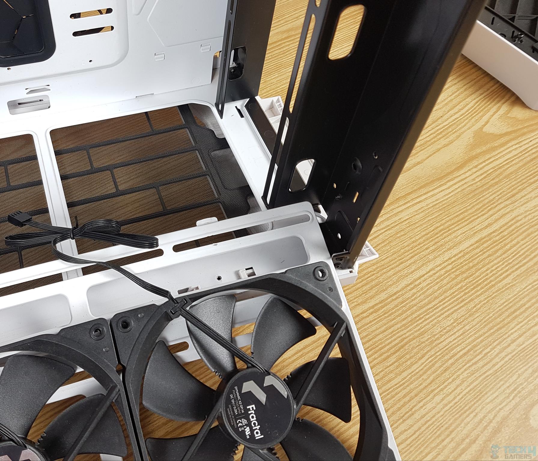 Fractal Design Torrent White TG Clear Tint PC Case — Fan brackets