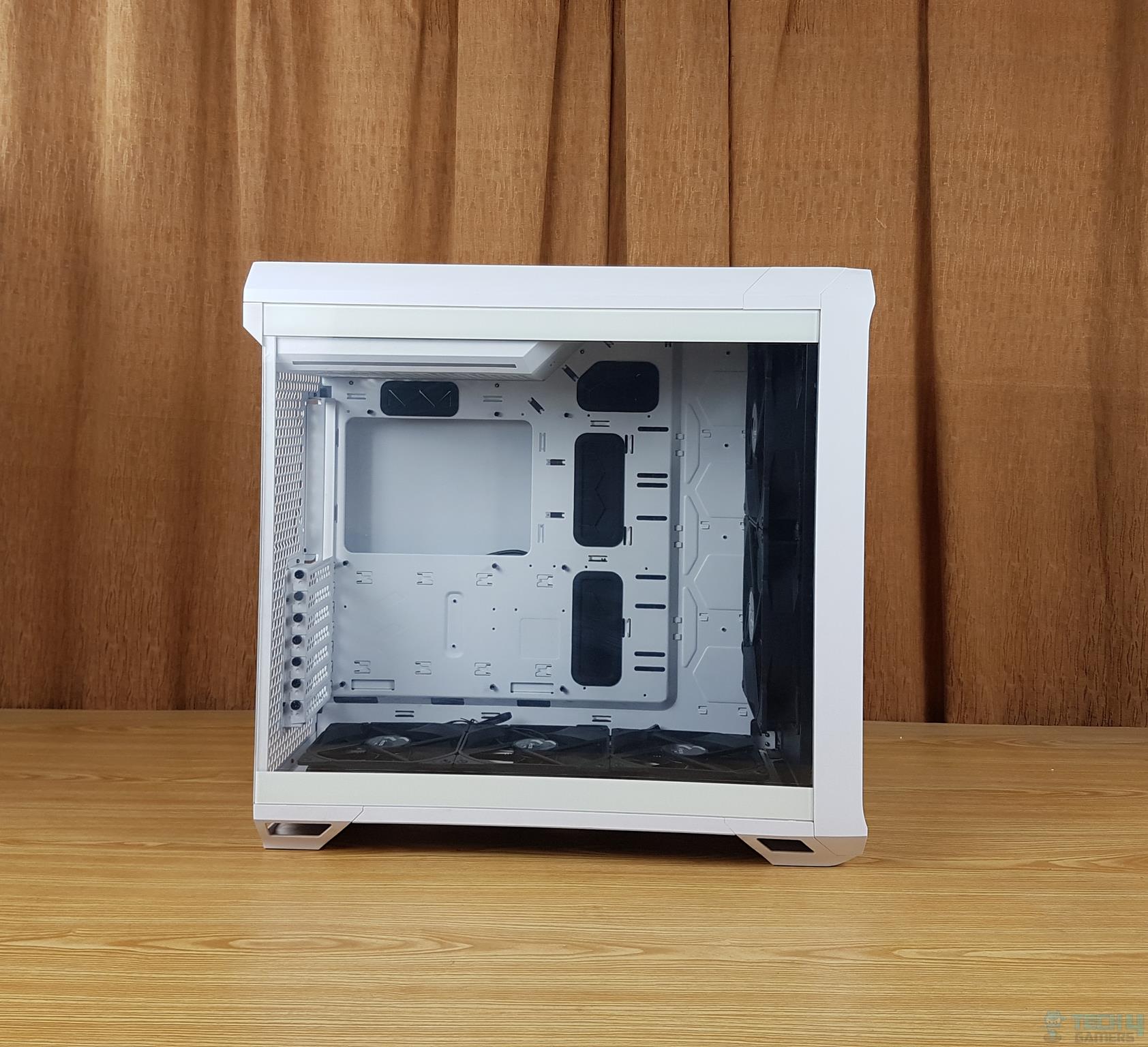 Fractal Design Torrent White TG Clear Tint PC Case — The clear tint tempered glass side panel