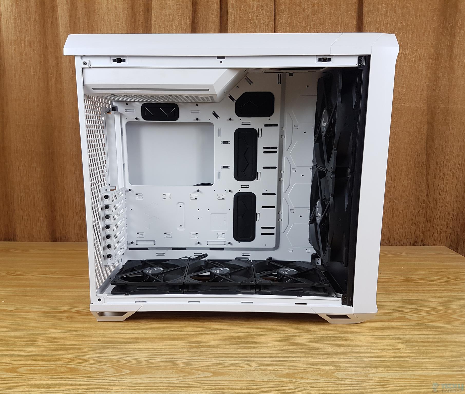 Fractal Design Torrent White TG Clear Tint PC Case — A look inside the case without the side panel