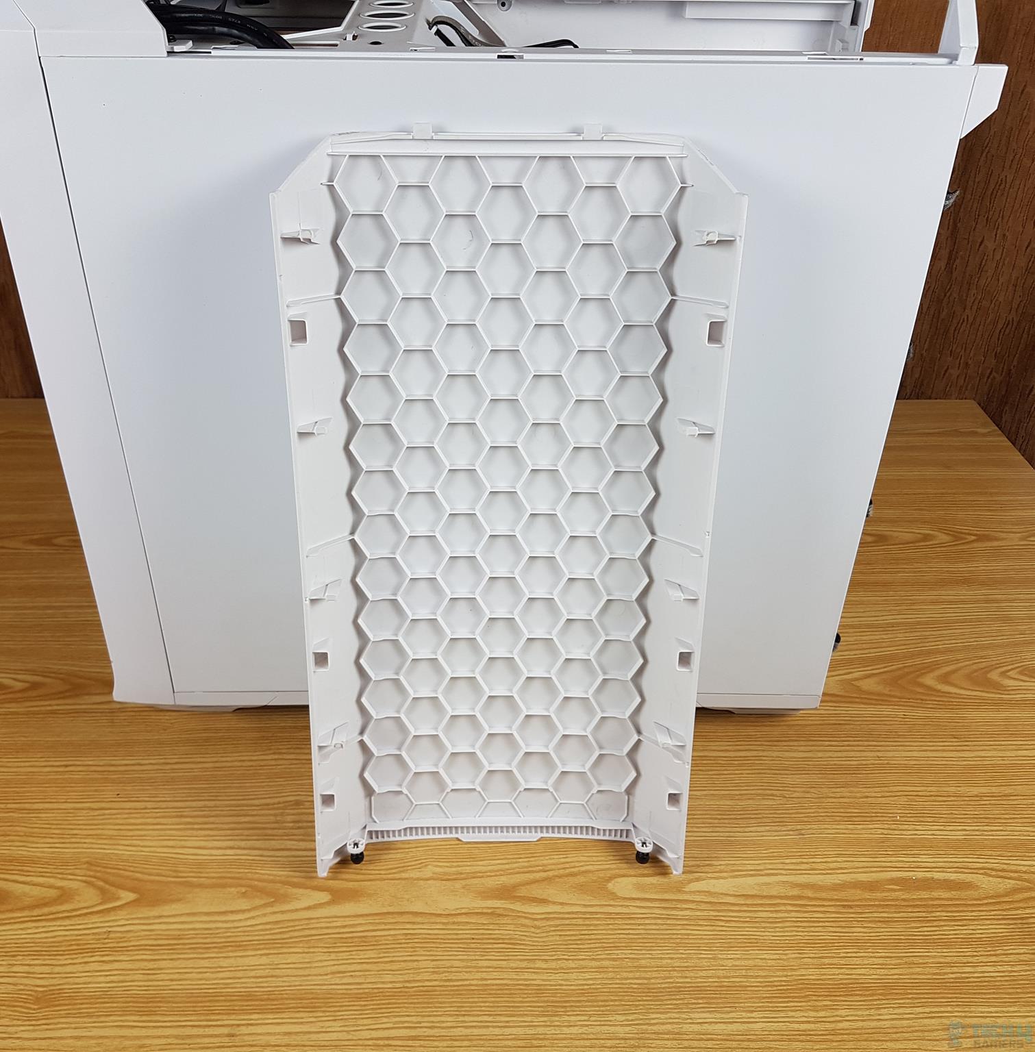 Fractal Design Torrent White TG Clear Tint PC Case — The plastic panel