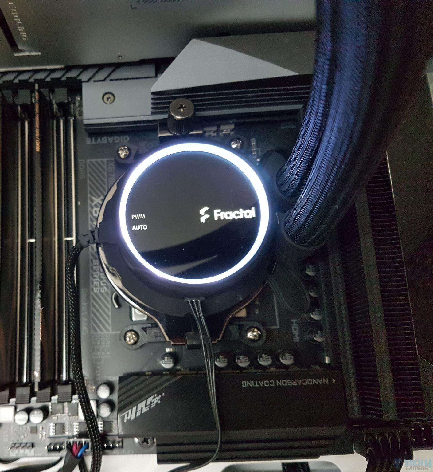 Fractal Design Celsius+ S36 Dynamic Cooler — Auto and PWM text backlit