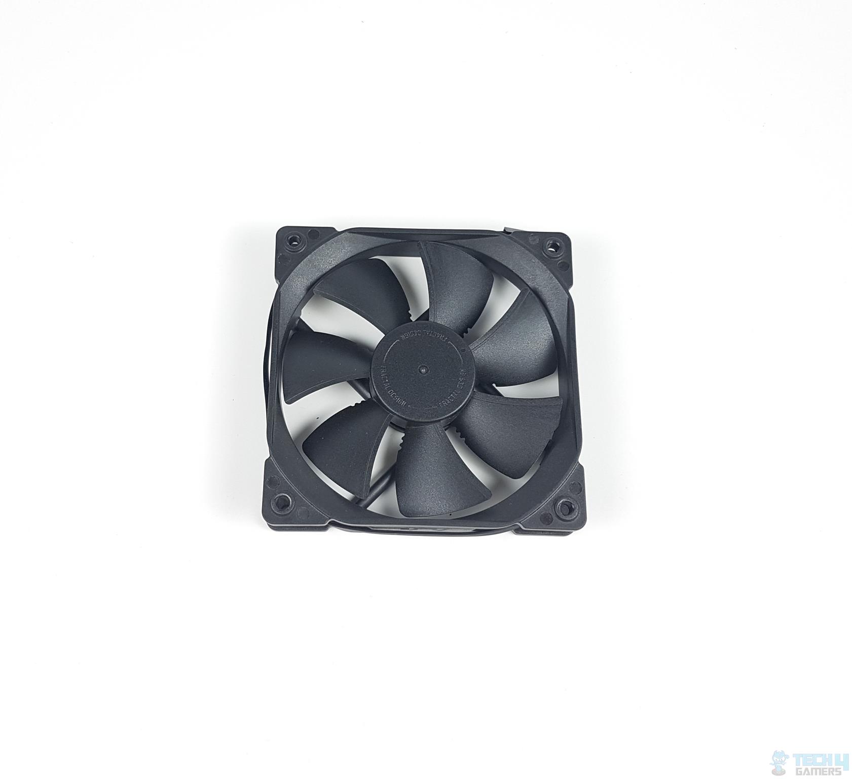 Fractal Design Celsius+ S36 Dynamic Cooler — X2 GP-12 PWM Dynamic fan