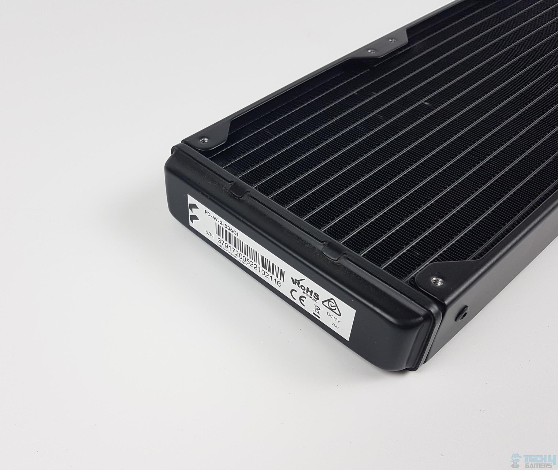 Fractal Design Celsius+ S36 Dynamic Cooler — The side of the radiator