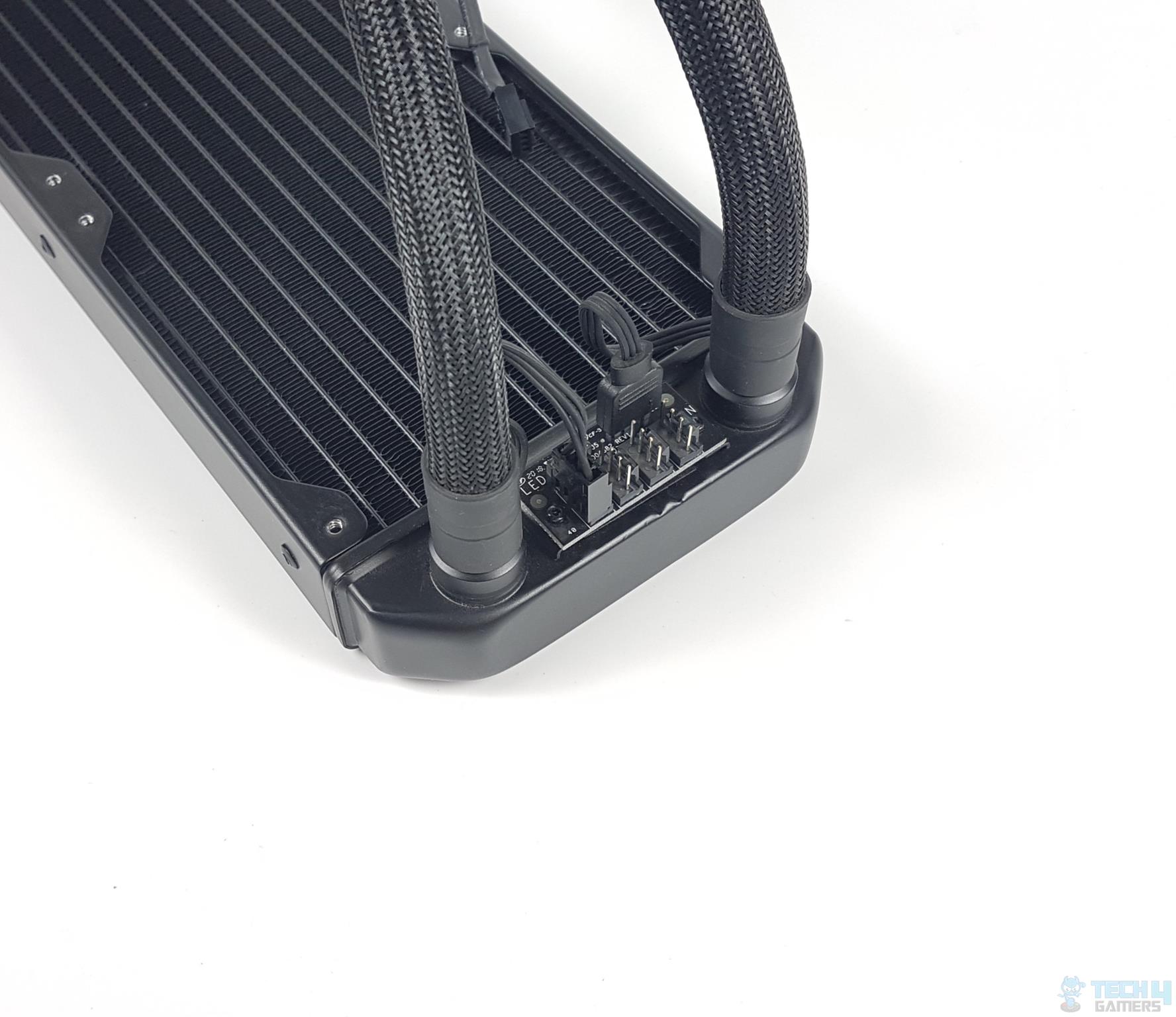 Fractal Design Celsius+ S36 Dynamic Cooler — Tubes connection on the radiator