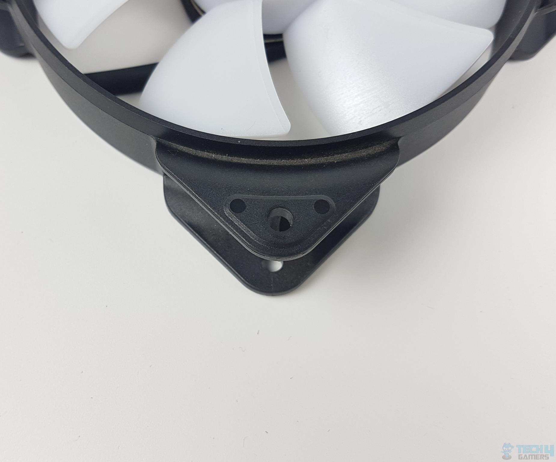 Fractal Design Lumen S36 RGB — Mounting Corner 