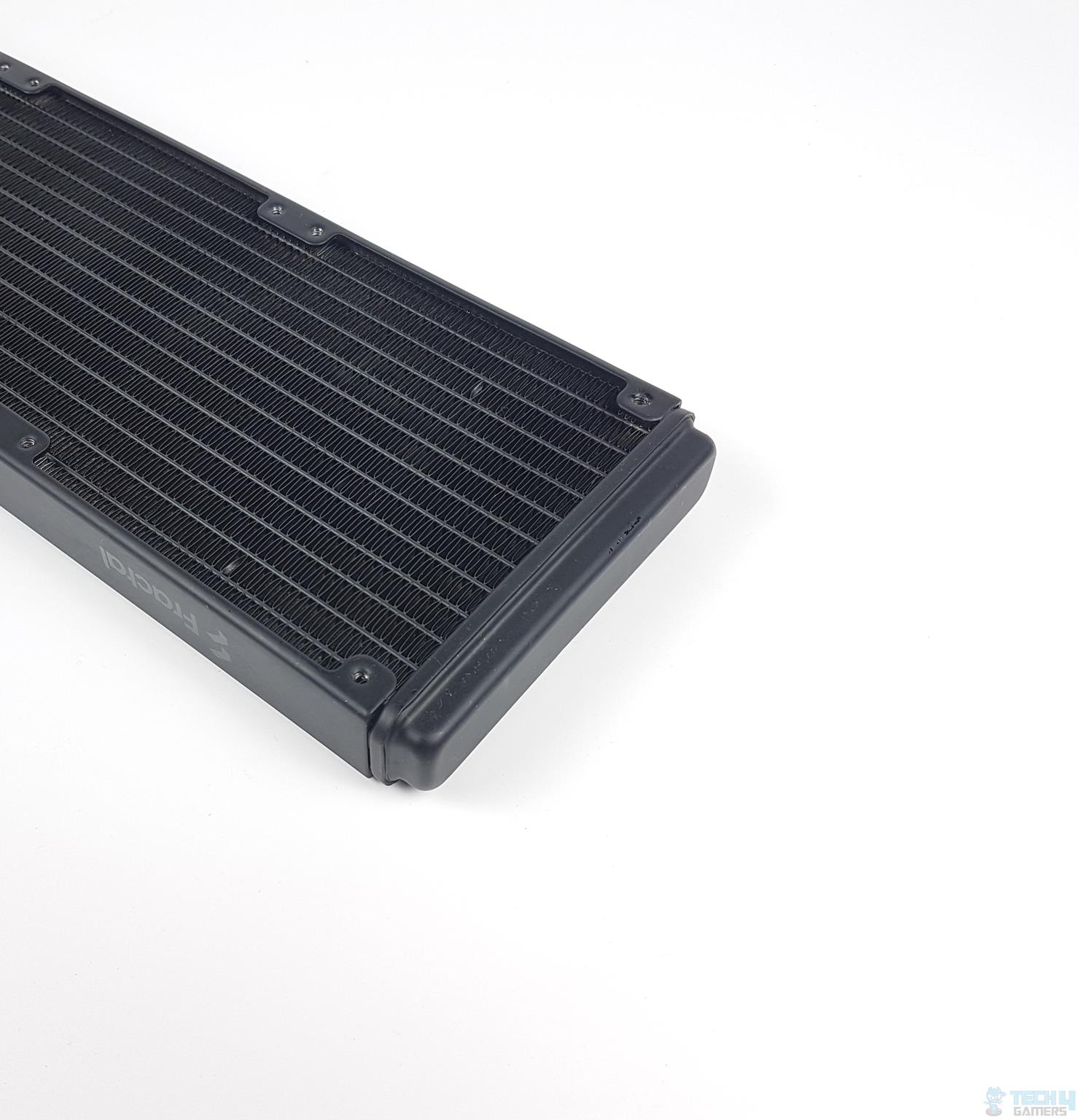 Fractal Design Lumen S36 RGB — Radiator's side