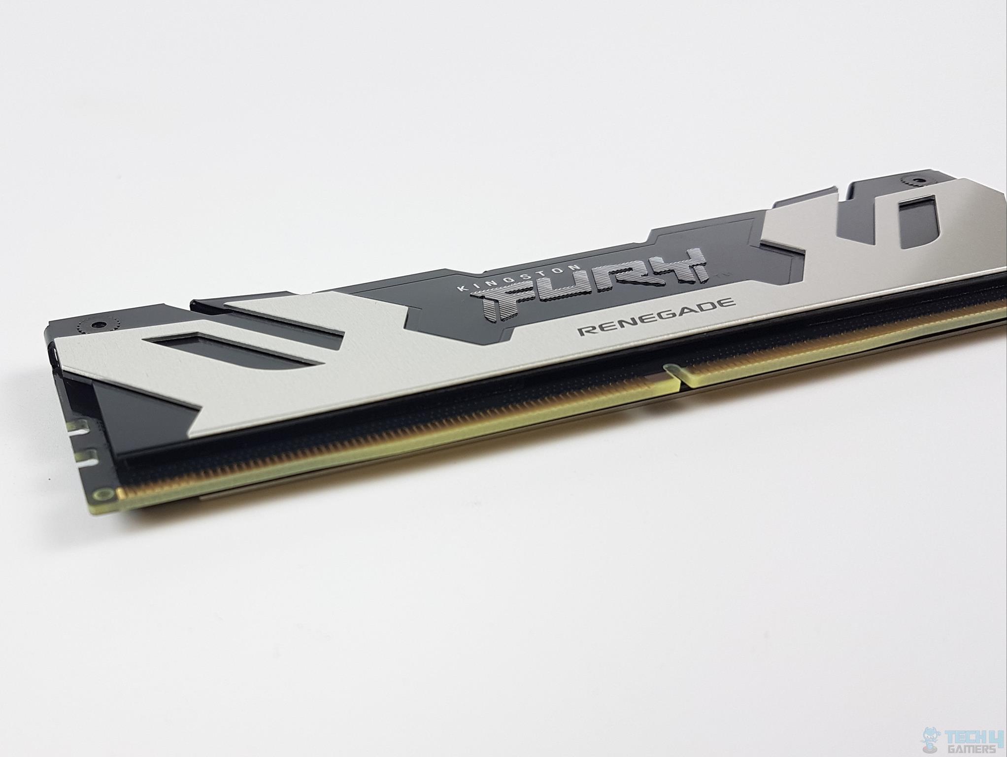 Kingston Fury Renegade 6400MT/s CL32 32GB DDR5 Kit — Closer look at the heatspreader