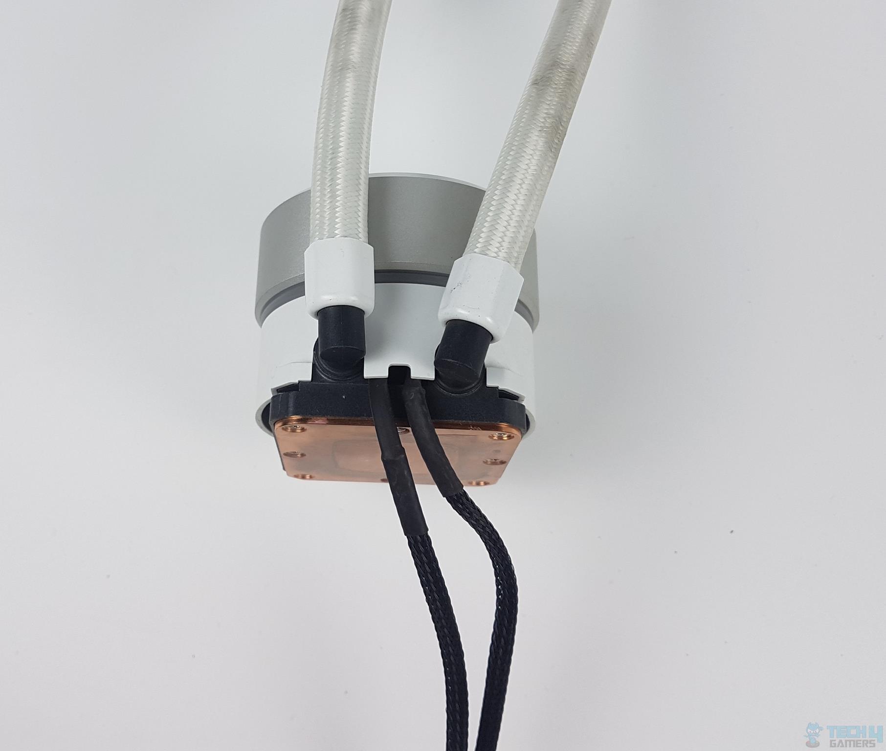 Lian Li GALAHAD 360 White Cooler — Tubes' connection on the block