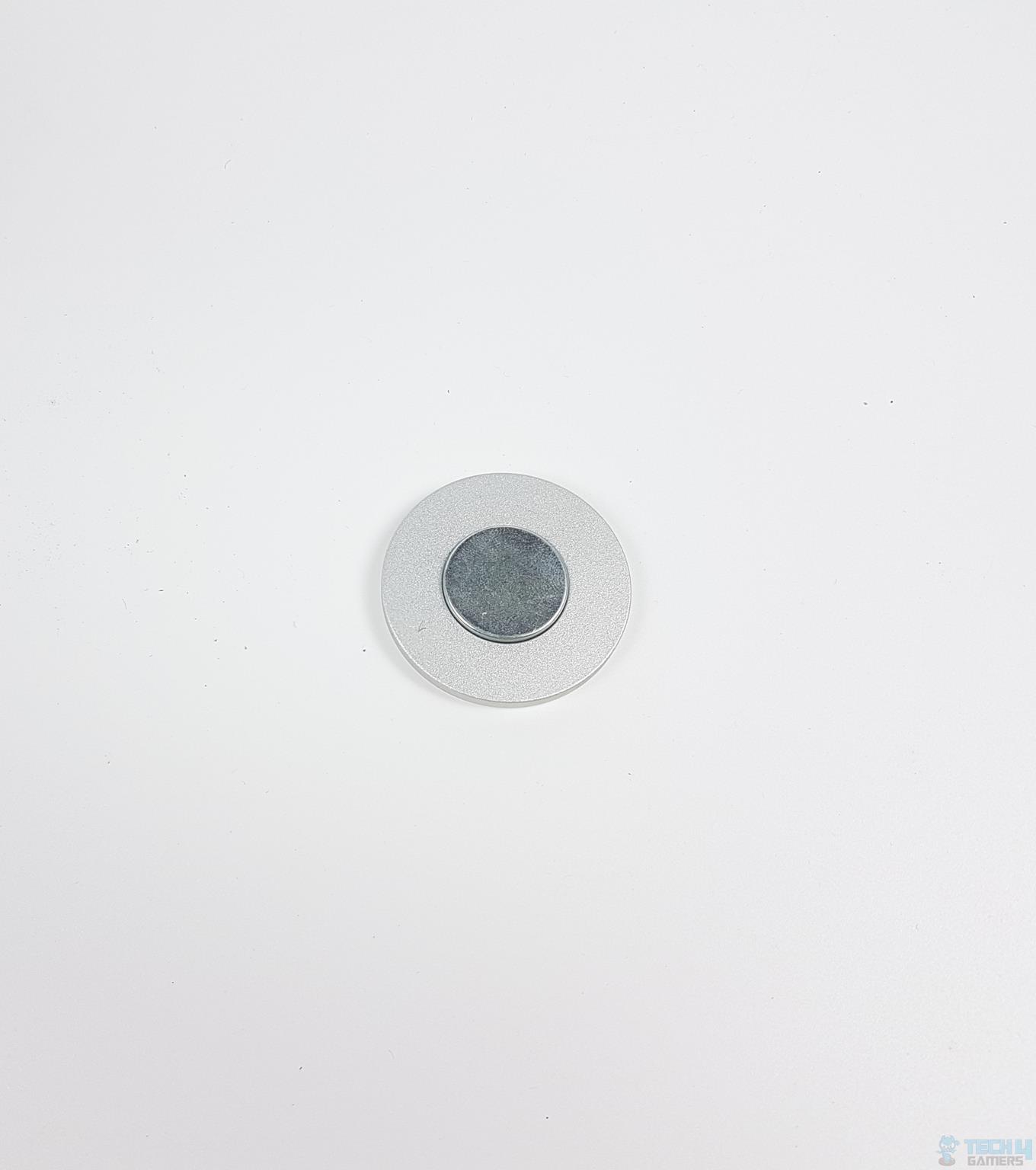 Lian Li GALAHAD 360 White Cooler — Magnetic plate