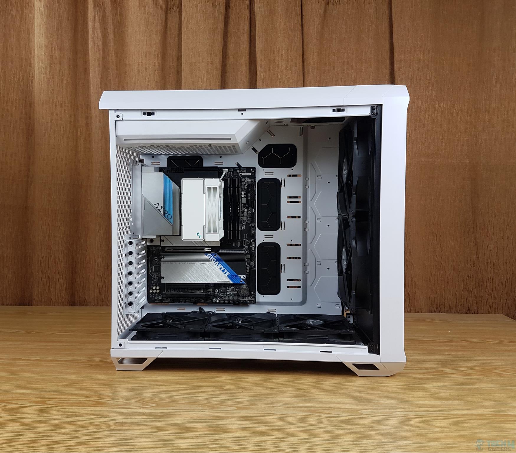 Fractal Design Torrent White TG Clear Tint PC Case — Installation
