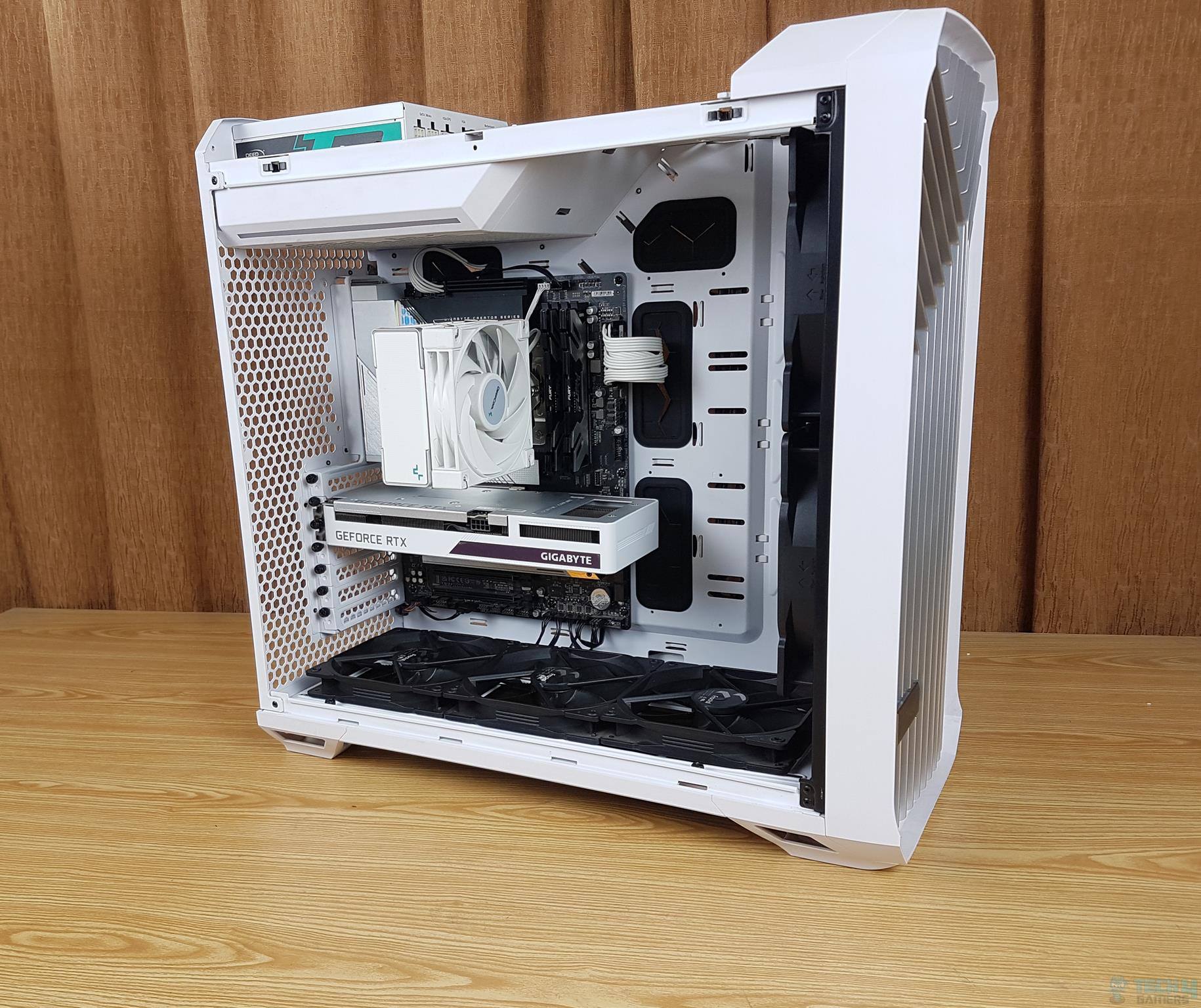 Fractal Design Torrent White TG Clear Tint PC Case — Graphics card installation