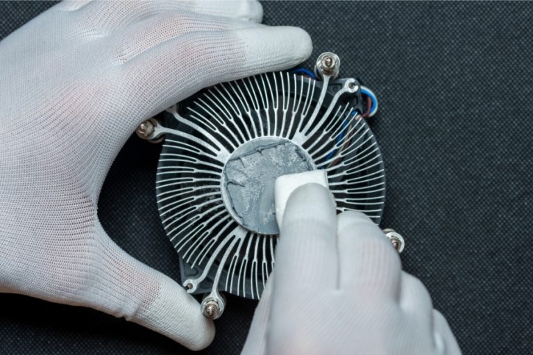 Cleaning thermal paste from CPU cooler