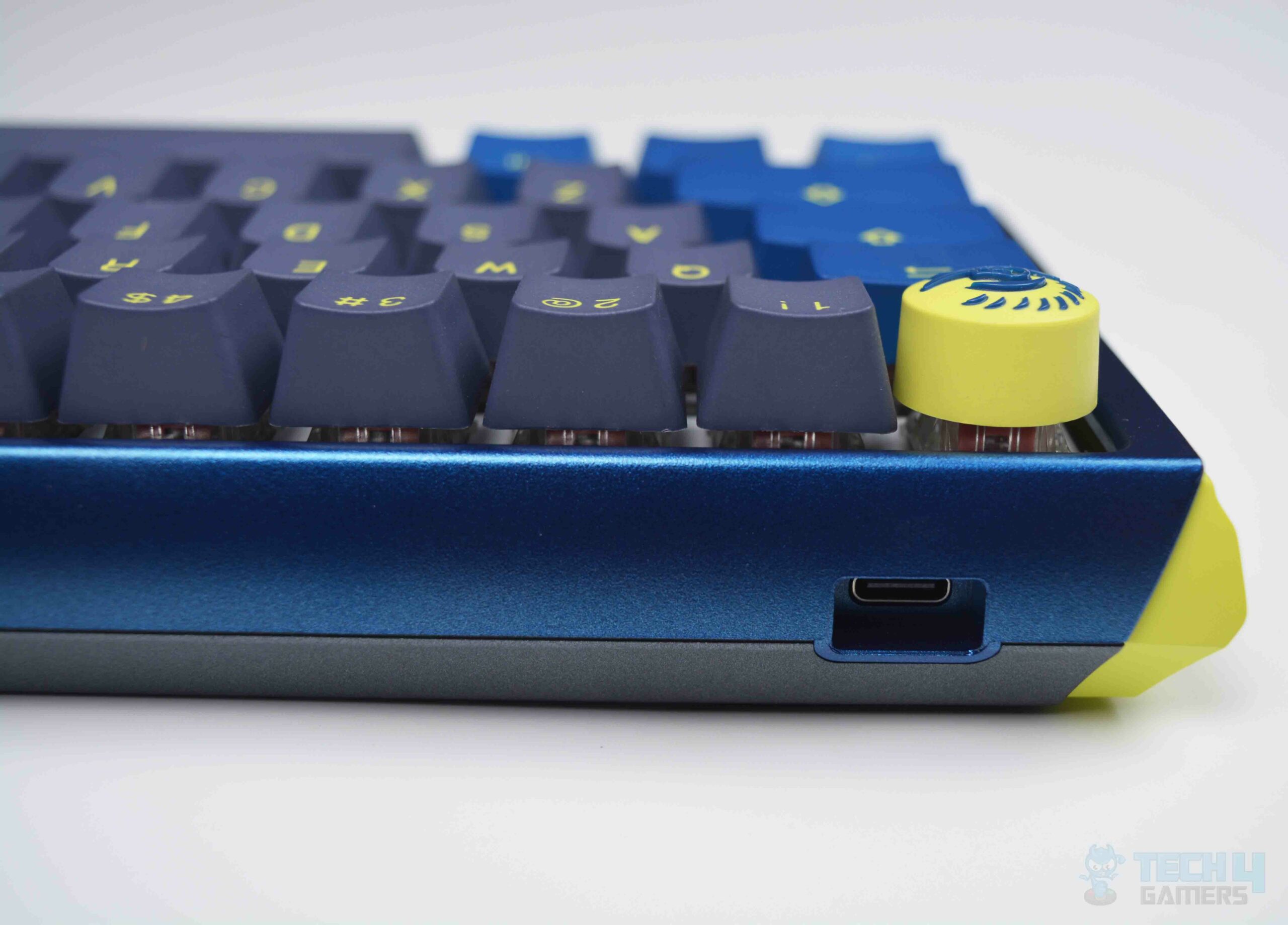 Ducky One 3 Mini Daybreak Keyboard — USB Connectivity