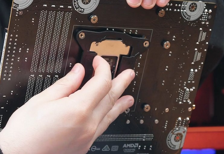 Install CPU Cooler Backplate