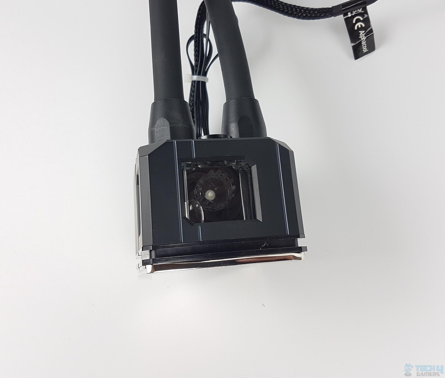 Alphacool Eisbaer PRO AURORA Digital - 240 CPU AIO — Block Rear View