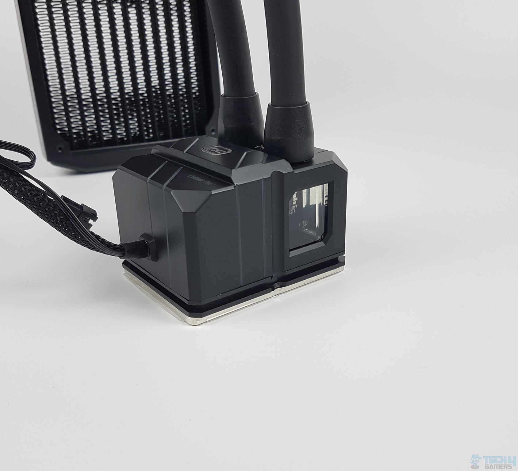 Alphacool Eisbaer PRO AURORA Digital - 240 CPU AIO — Block Side View