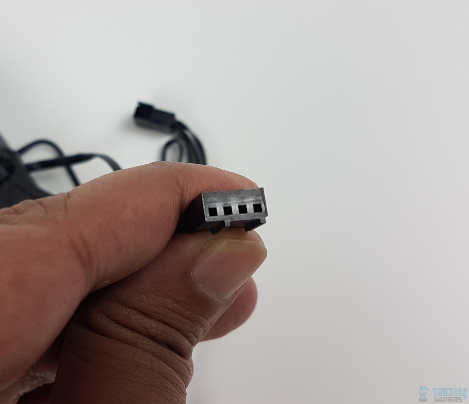 Alphacool Eisbaer PRO AURORA Digital - 240 CPU AIO — Fan 4 pin PWM Connector