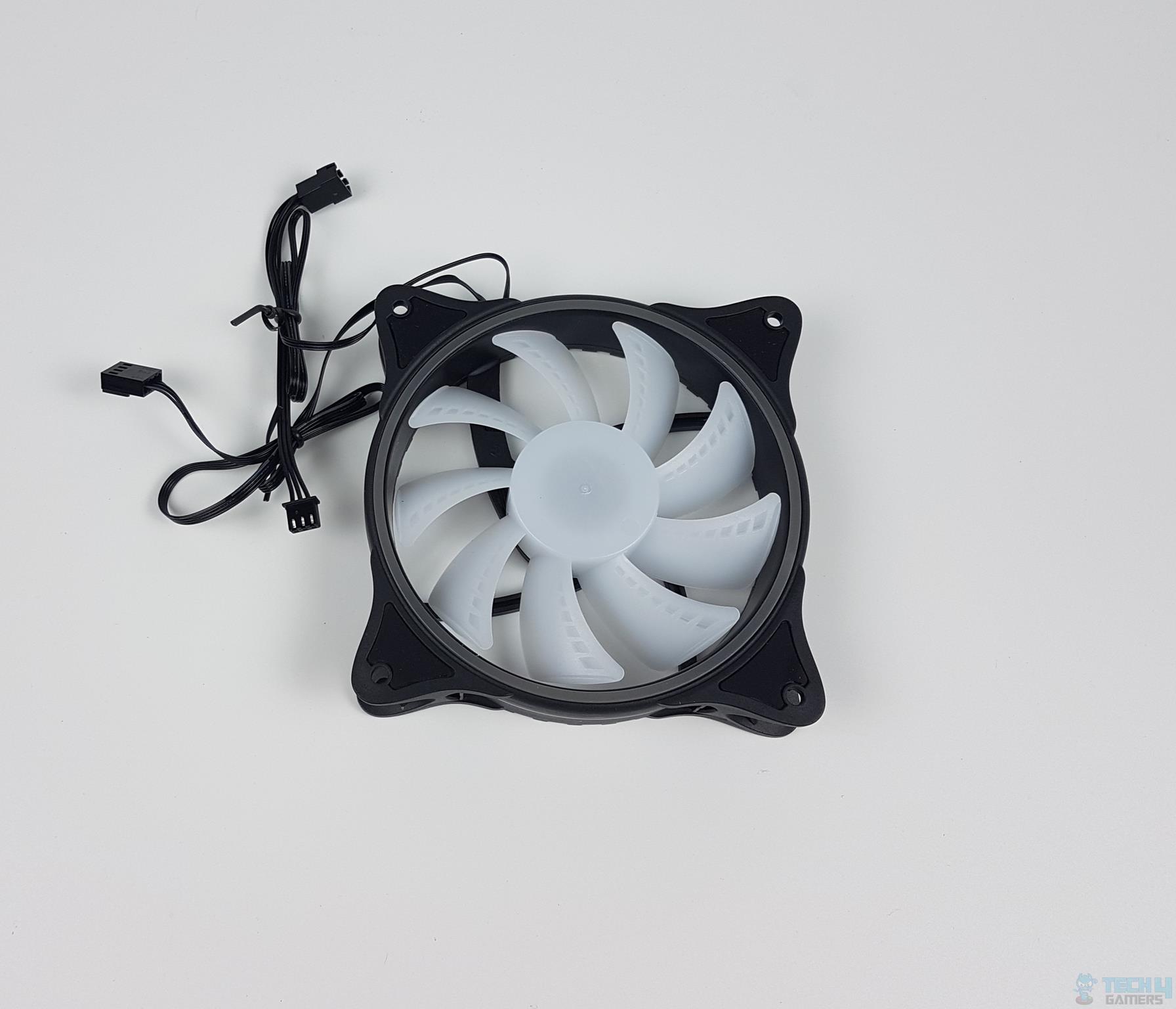 Alphacool Eisbaer PRO AURORA Digital - 240 CPU AIO — Fan Front View