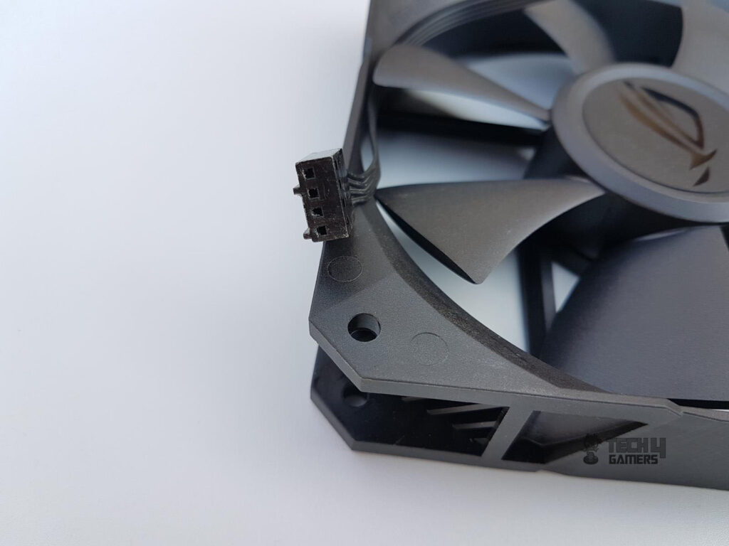 ASUS ROG Ryuo 240 CPU Liquid Cooler Review — Fan cable