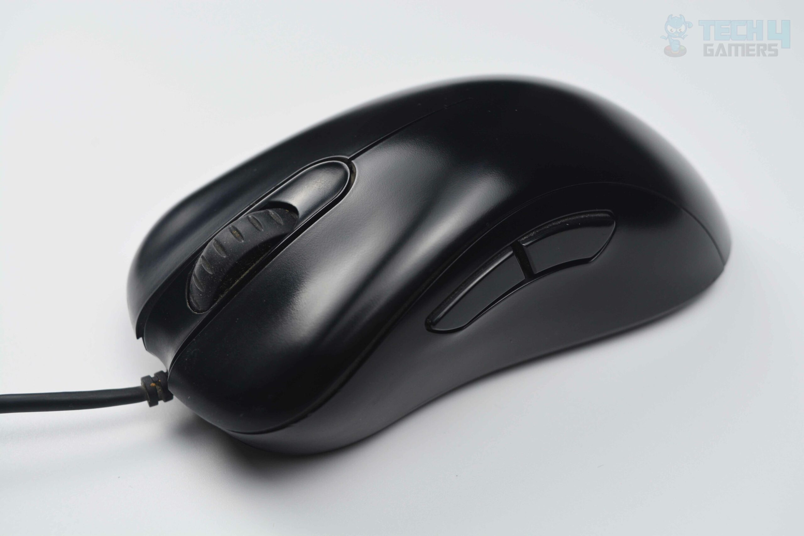 Zowie EC2-B Ergonomic Design