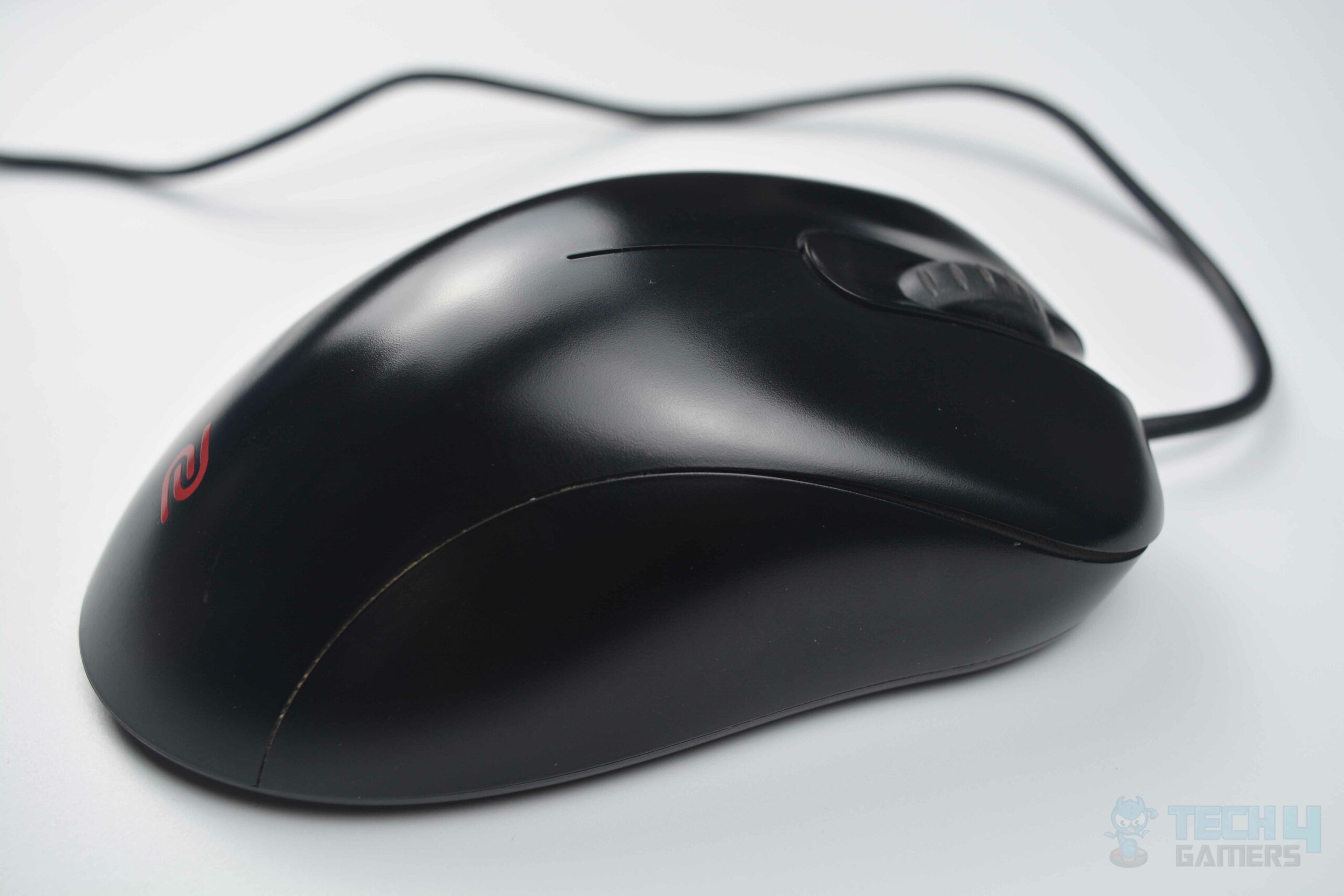 BenQ Zowie EC2-B Solid Grip and Comfortable Curve