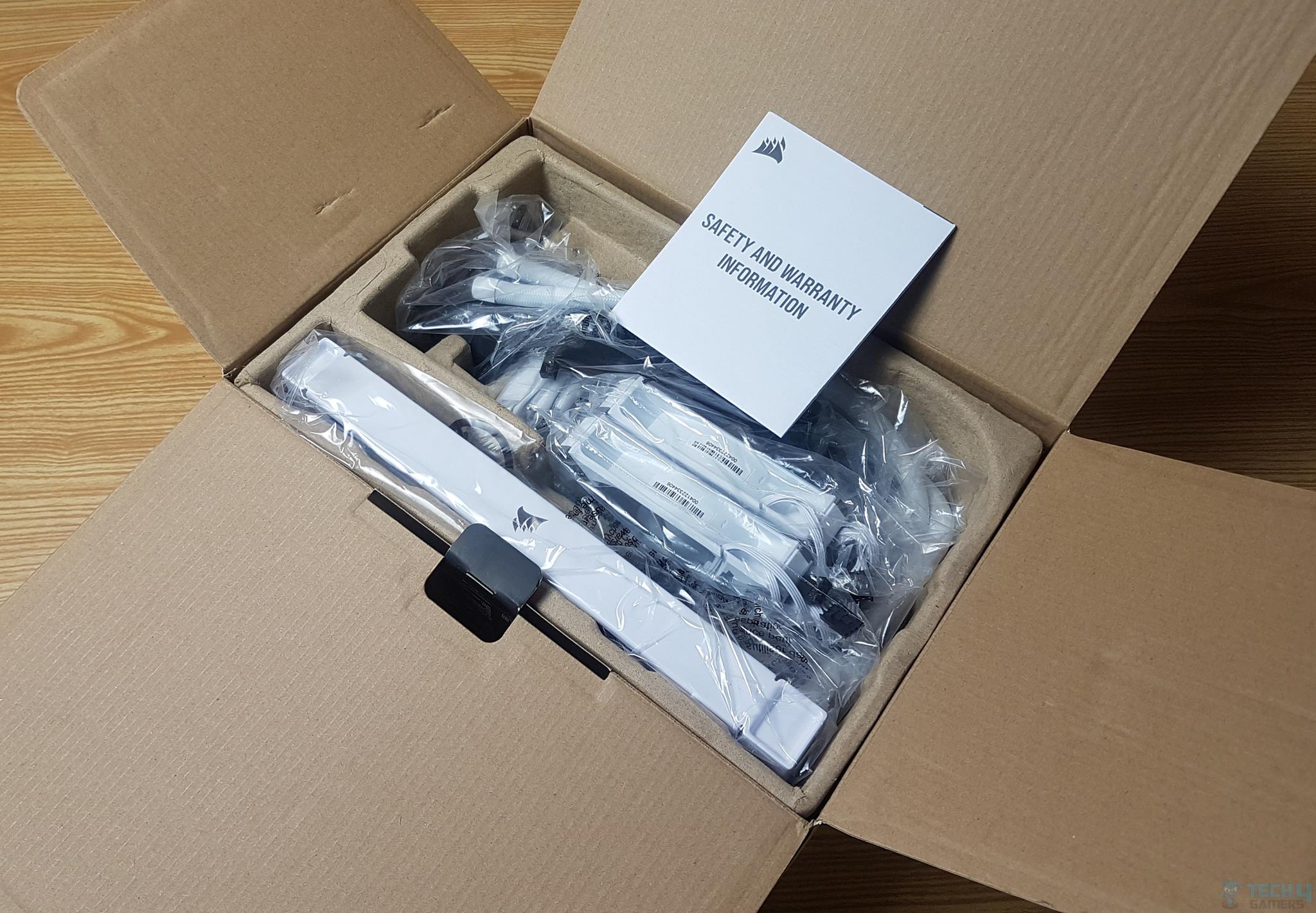 CORSAIR iCUE H100i Elite Capellix XT Cooler — Packing Box 3