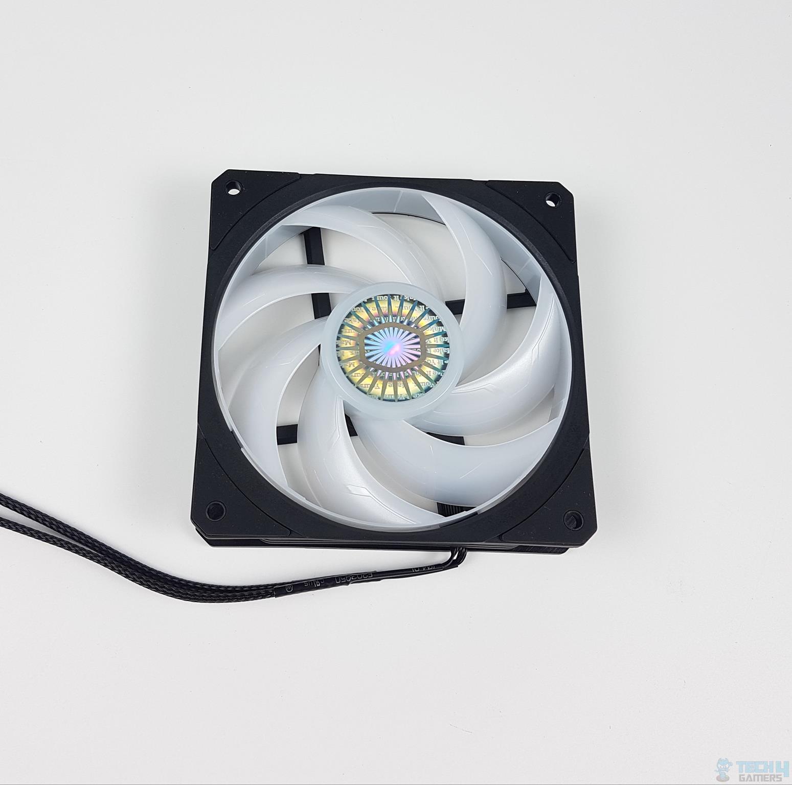 Cooler Master MASTERLIQUID PL360 FLUX — Fan 1