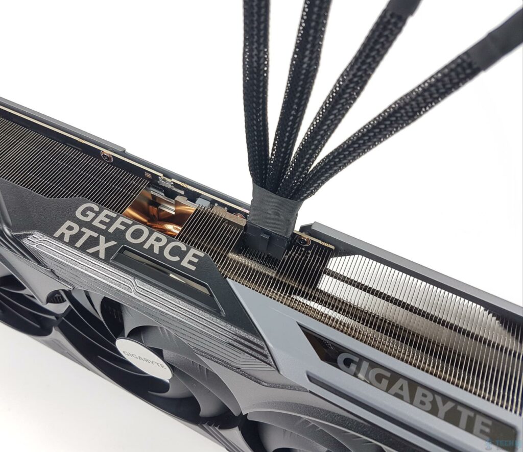 GIGABYTE GeForce RTX 4090 Gaming OC 24G - Adapter Cable Installed
