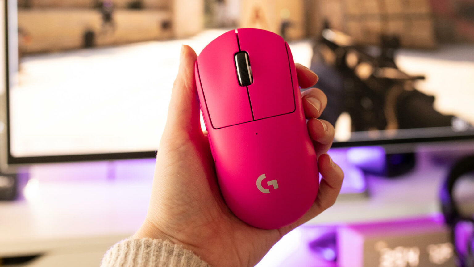 Best Gaming Mouse For Big Hands [Budget, Wired & Wireless]