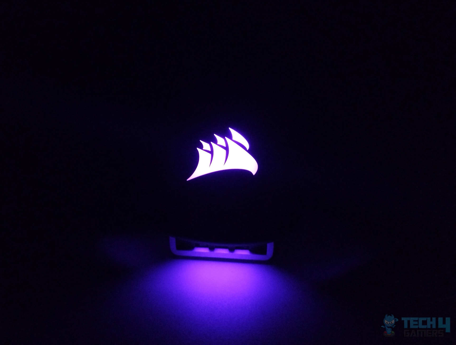 Corsair M65 RGB Ultra Wireless - RGB Lighting (Image by Tech4Gamers)