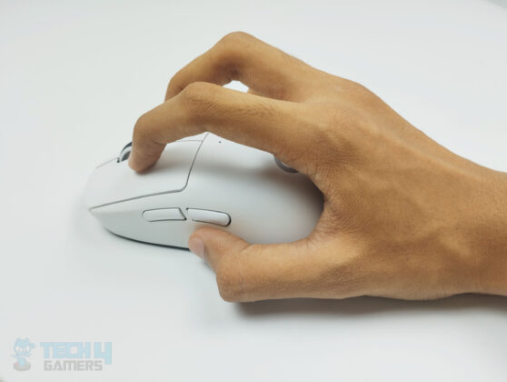 Logitech G Pro X Superlight - Fingertip Grip (Image By Tech4Gamers)