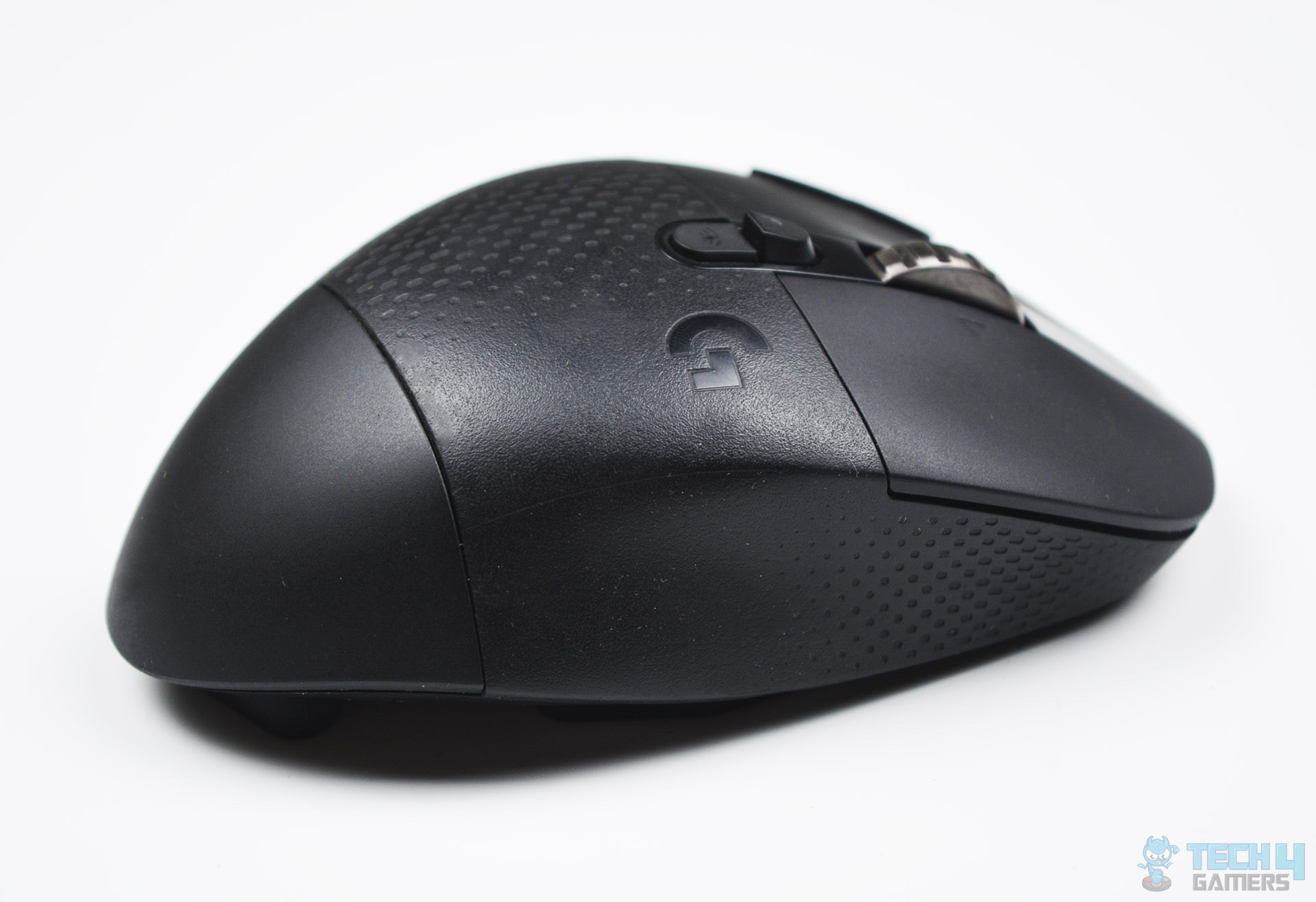 Logitech G604 Lightspeed - Comfort (Image By Tech4Gamers)