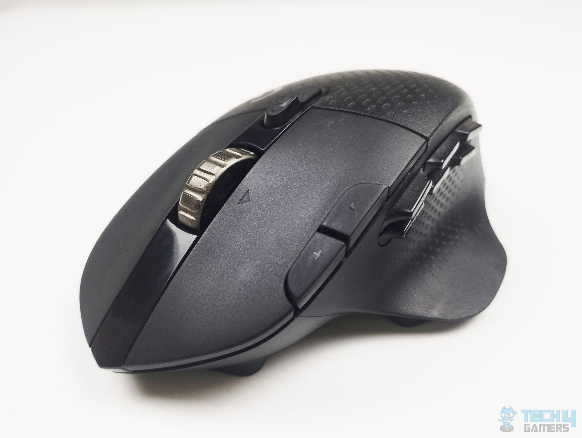 Logitech G604 Lightspeed - Design (Image By Tech4Gamers)