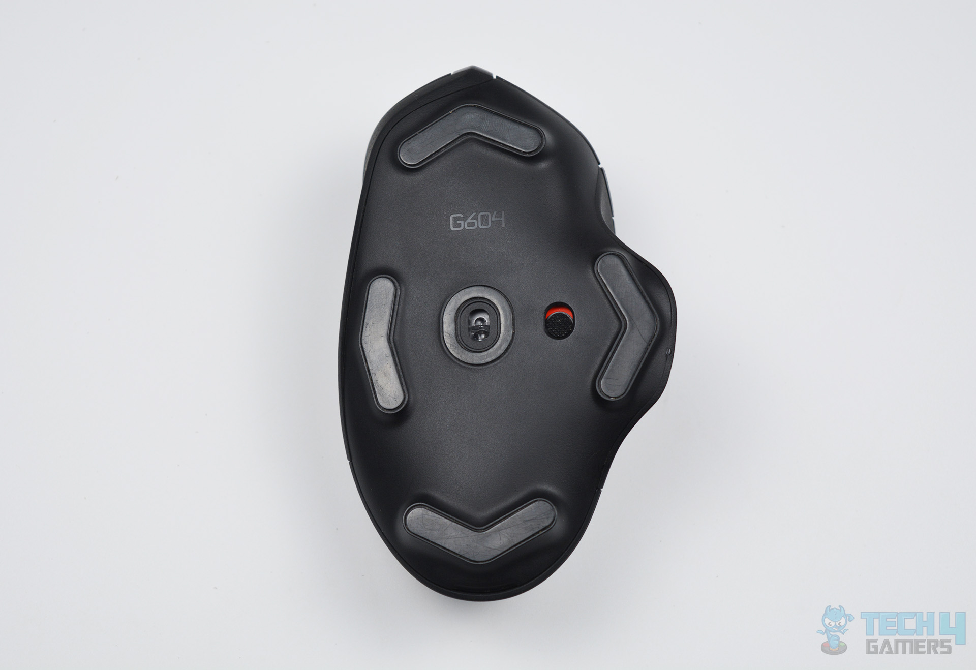 Logitech G604 Lightspeed - Feet (Image By Tech4Gamers)