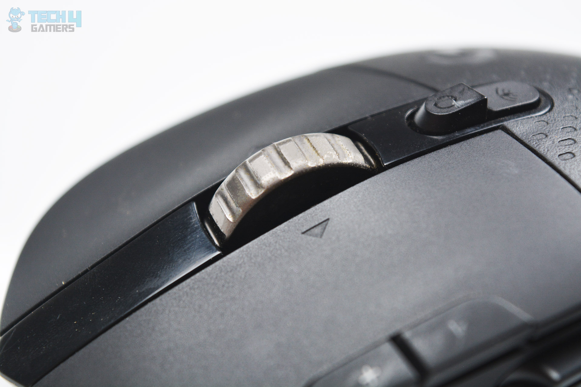 Logitech G604 Lightspeed - Scroll Wheel (Image By Tech4Gamers)