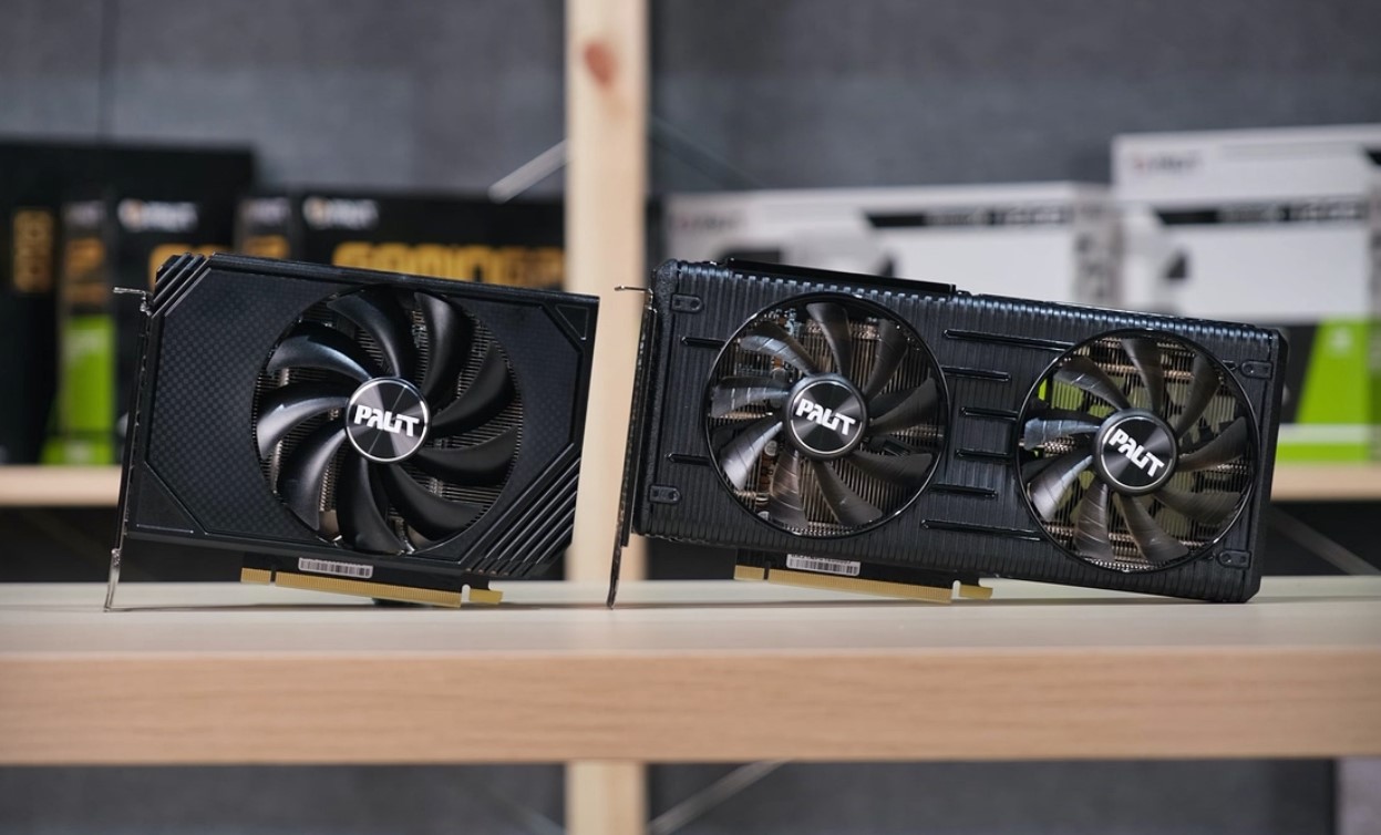 Mini-ITX GPU compared to its dual-fan variant