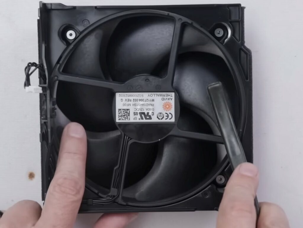 How To Clean Xbox Console & Controller [One & Series X/S] Tech4Gamers