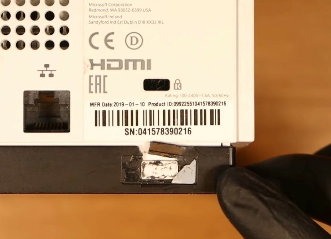 How To Clean Xbox & Controller [One & Series X/S] Tech4Gamers