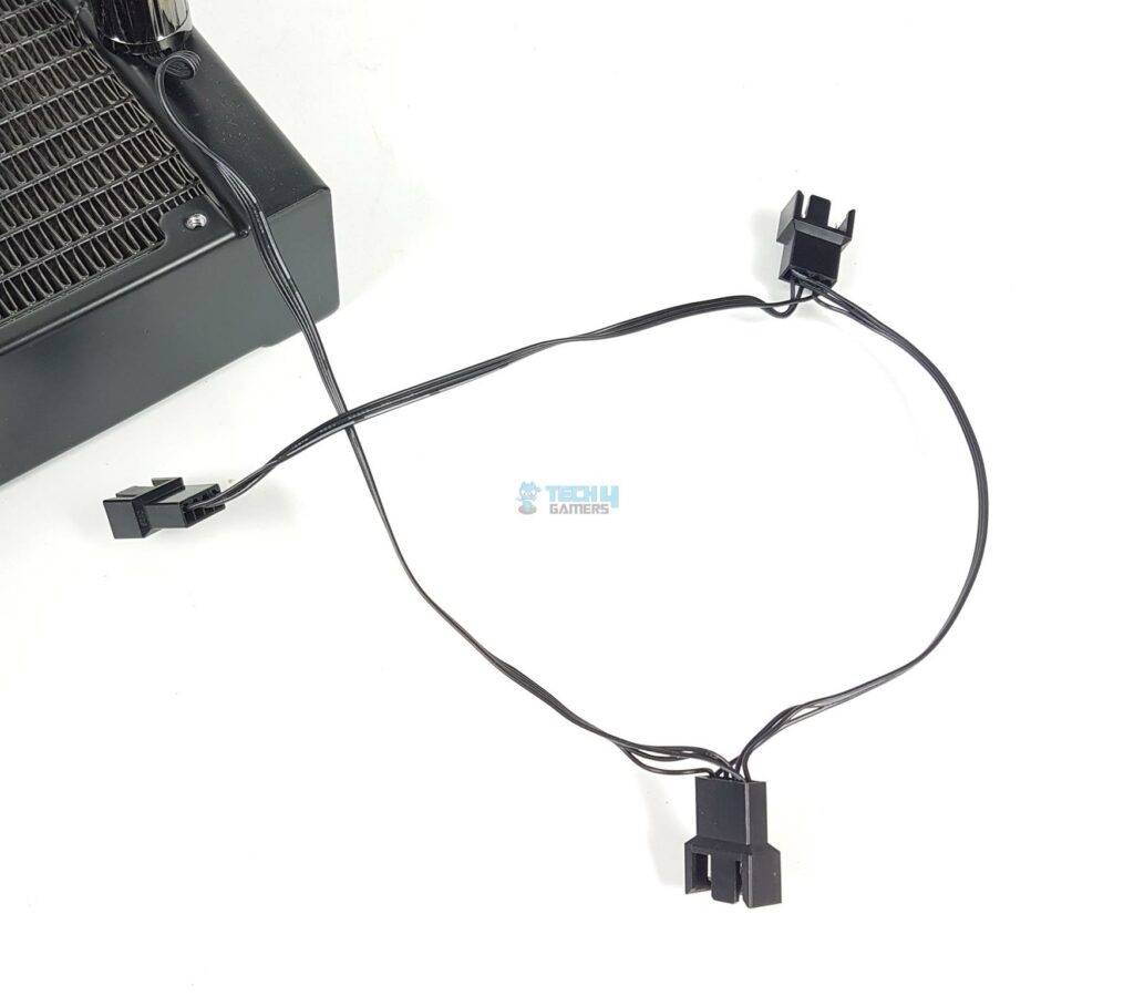 Single cable with three sockets