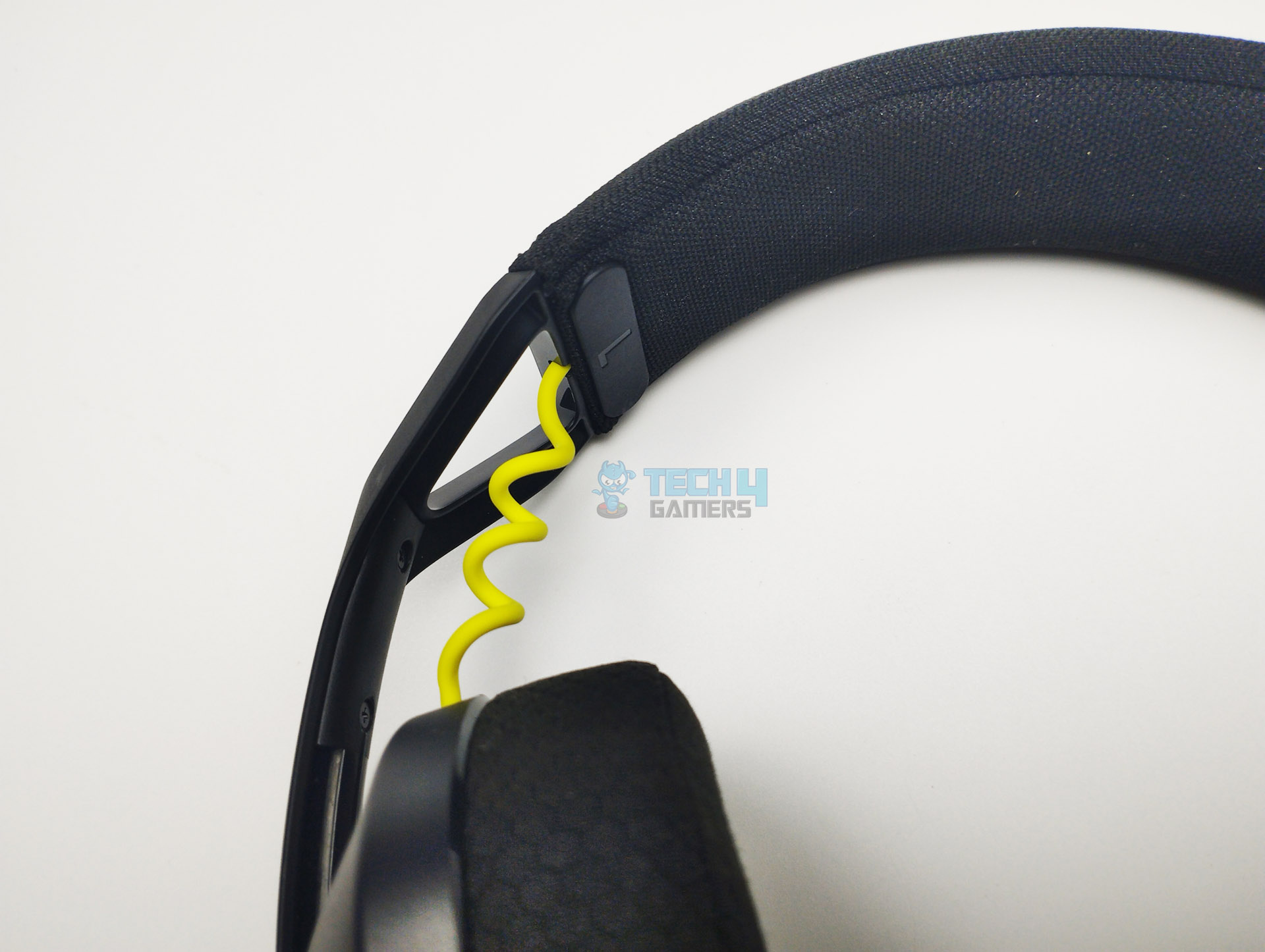Adjustment Wires (Image By Tech4Gamers)