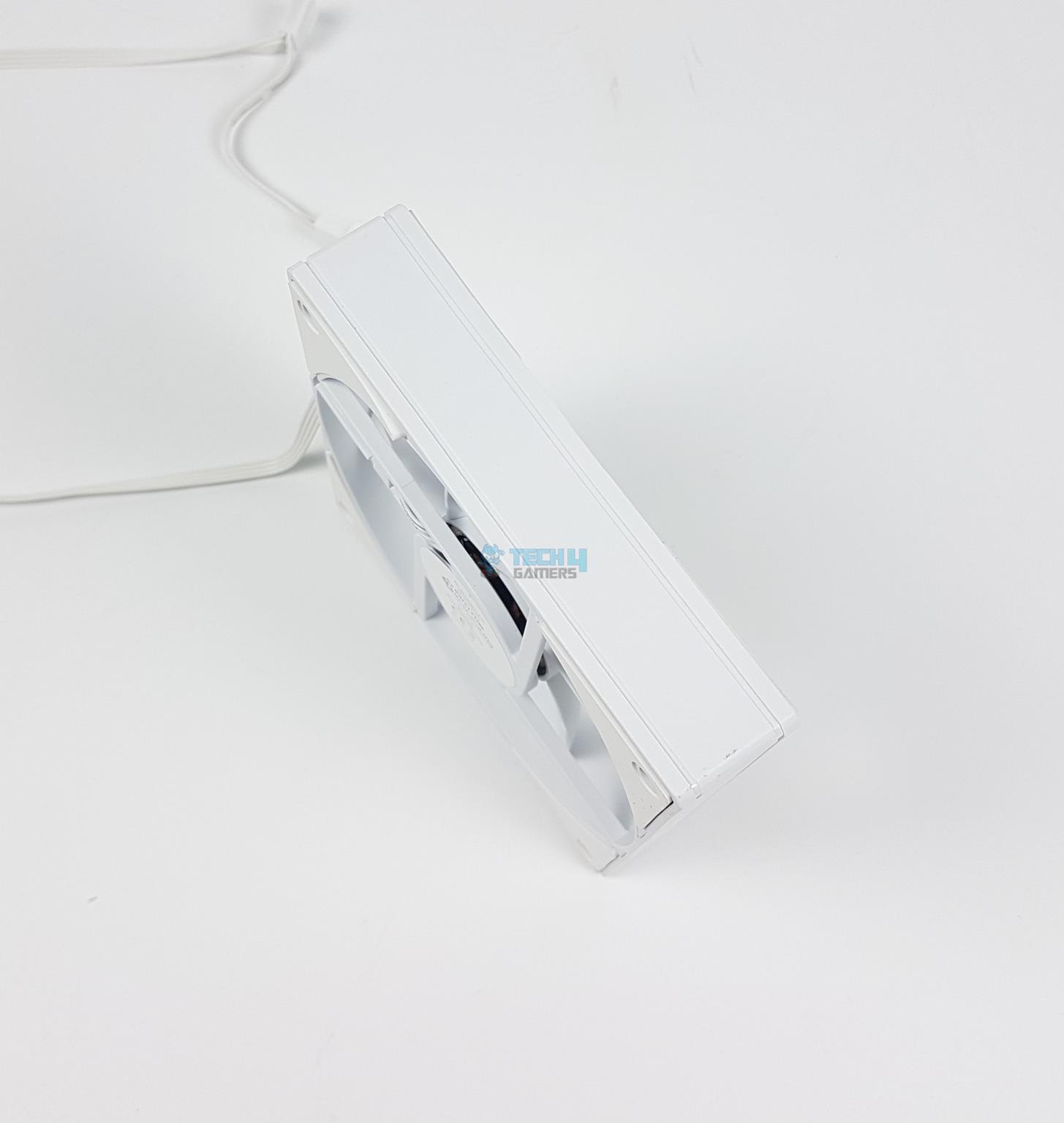 ID-COOLING DASHFLOW 360 XT LITE White Cooler — Fan Top