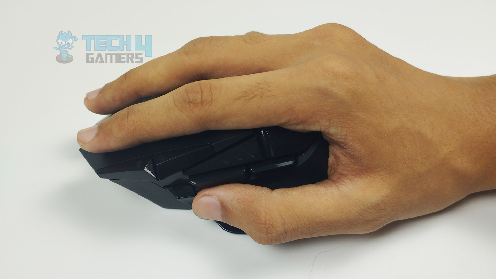 Palm Grip (Image By Tech4Gamers)