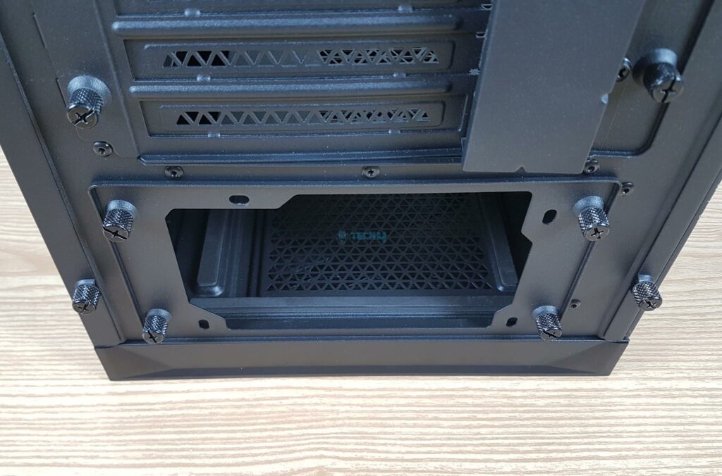 XPG Invader X — Rear Captive Screws 1024x67