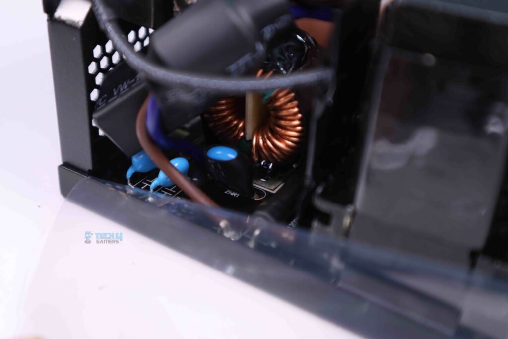 SilverStone HELA 1200R Platinum - MOV (Image By Tech4Gamers)