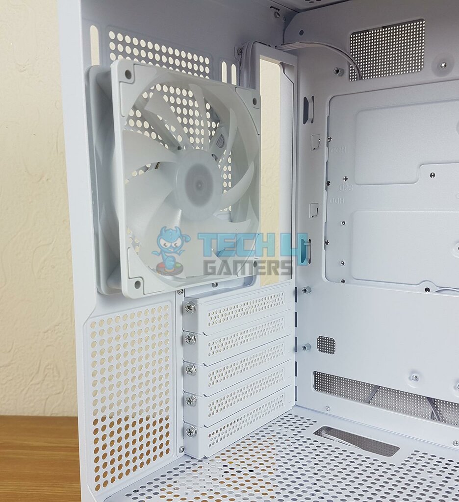 MSI MAG PANO M100R PZ White - Side View - Rear Area
