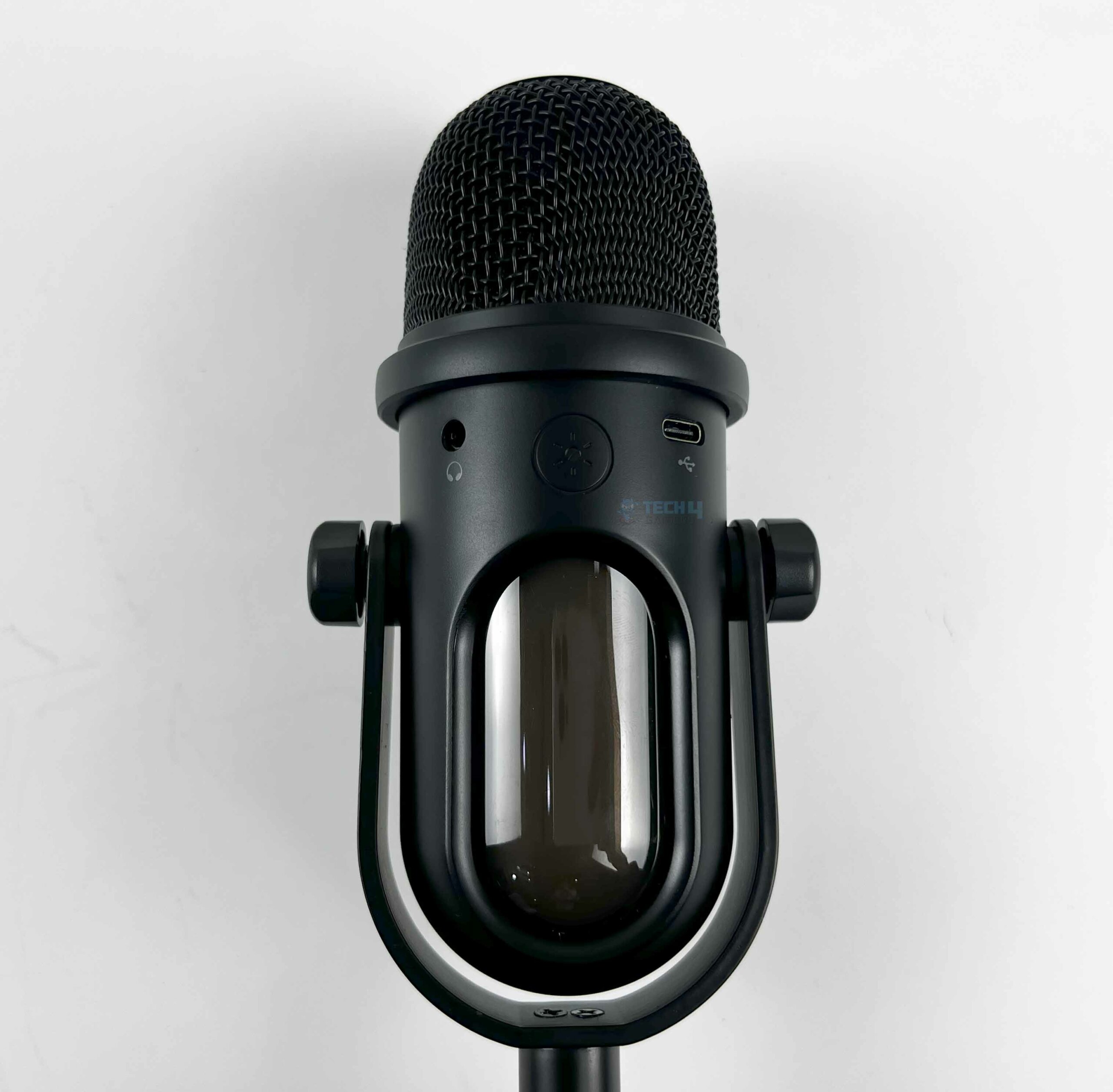 3.5mm Headphone Jack, Touch RGB Light Adjustment Button & Type-C Port